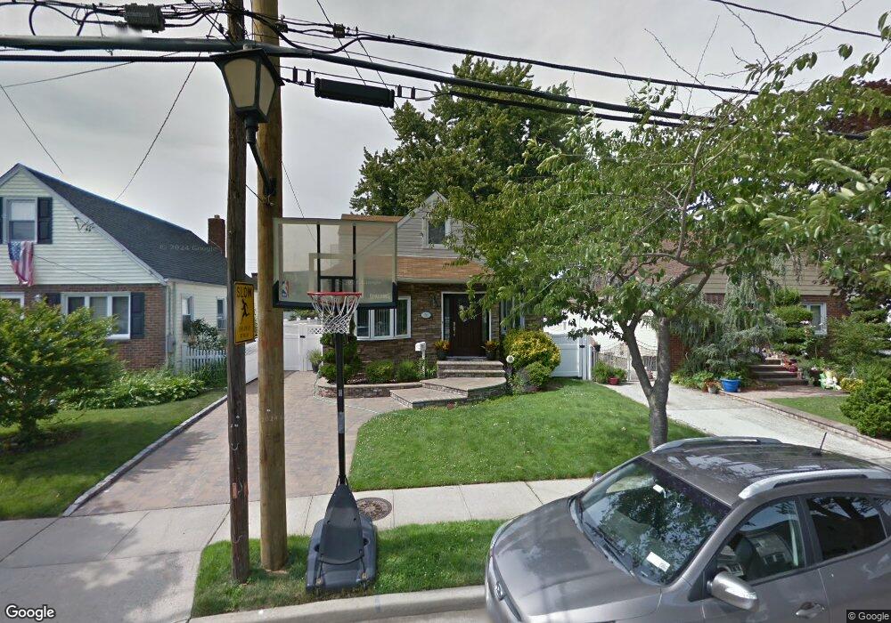 86 Albertson Place, Mineola, NY 11501 - photo 1