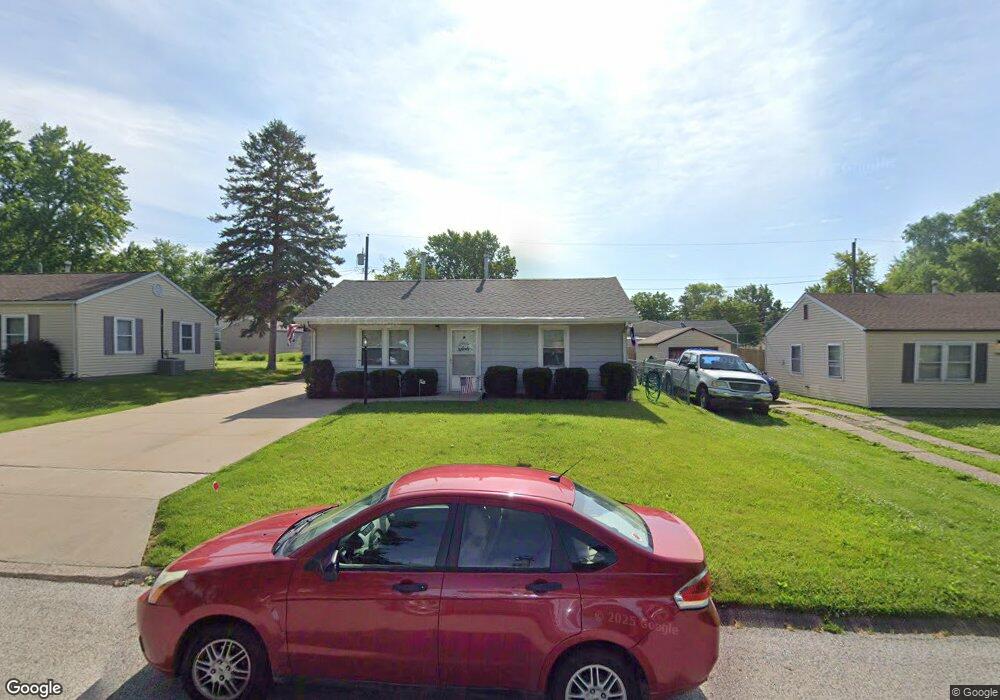 7207 N Oak St, Davenport, IA 52806 - photo 1