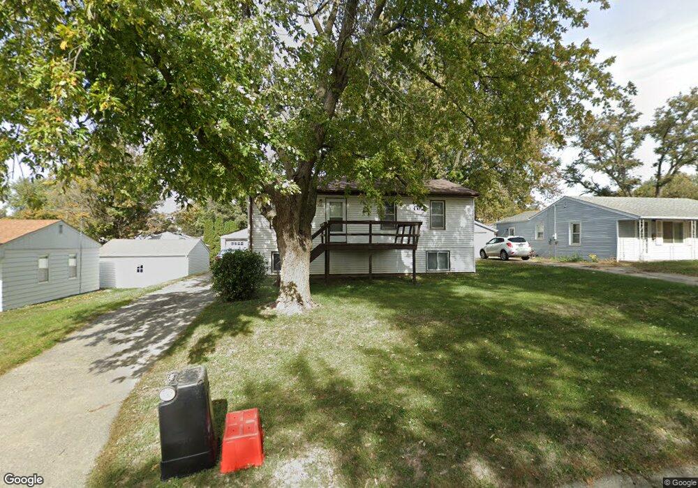 2402 S 8th Ave E, Newton, IA 50208 - photo 1