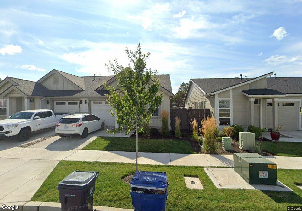 20697 SE Iron Horse Ln, Bend, OR 97702 - photo 1