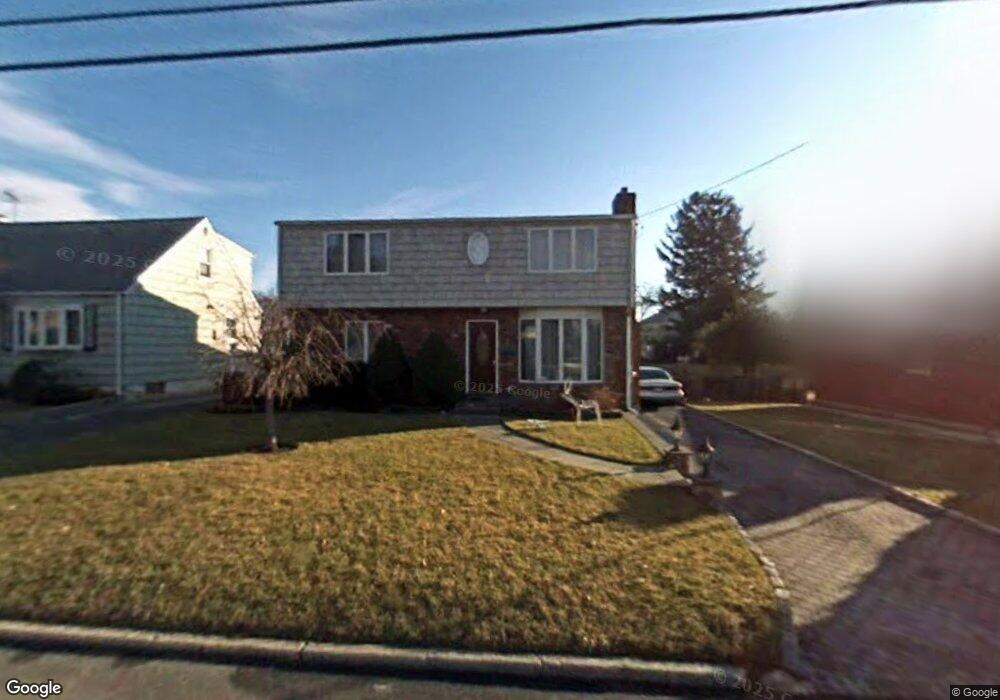 31 Guilfoy St, Glen Cove, NY 11542 - photo 1