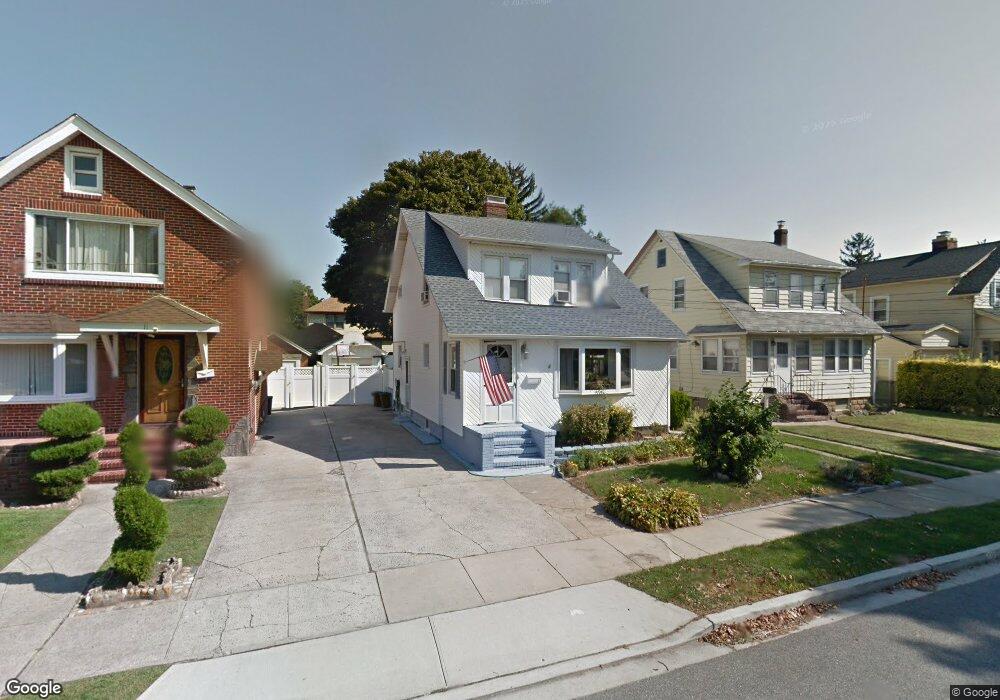 17 E Maujer St, Valley Stream, NY 11580 - photo 1