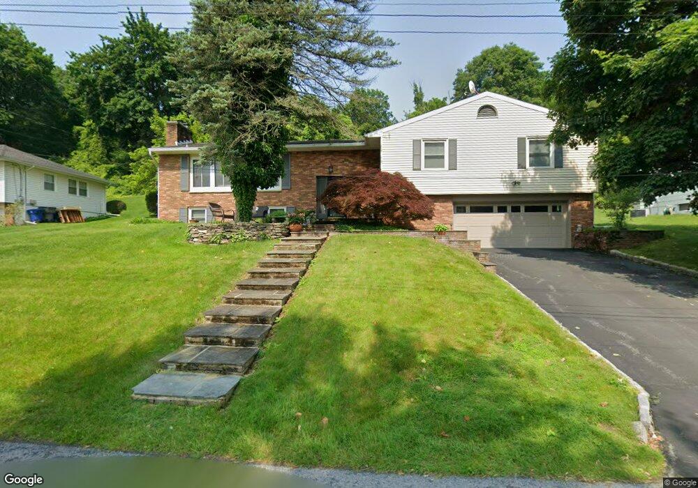 14 Manor Way, Poughkeepsie, NY 12603 - photo 1