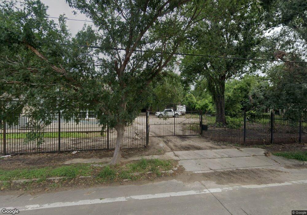 2419 E Crosstimbers St, Houston, TX 77093 - photo 1