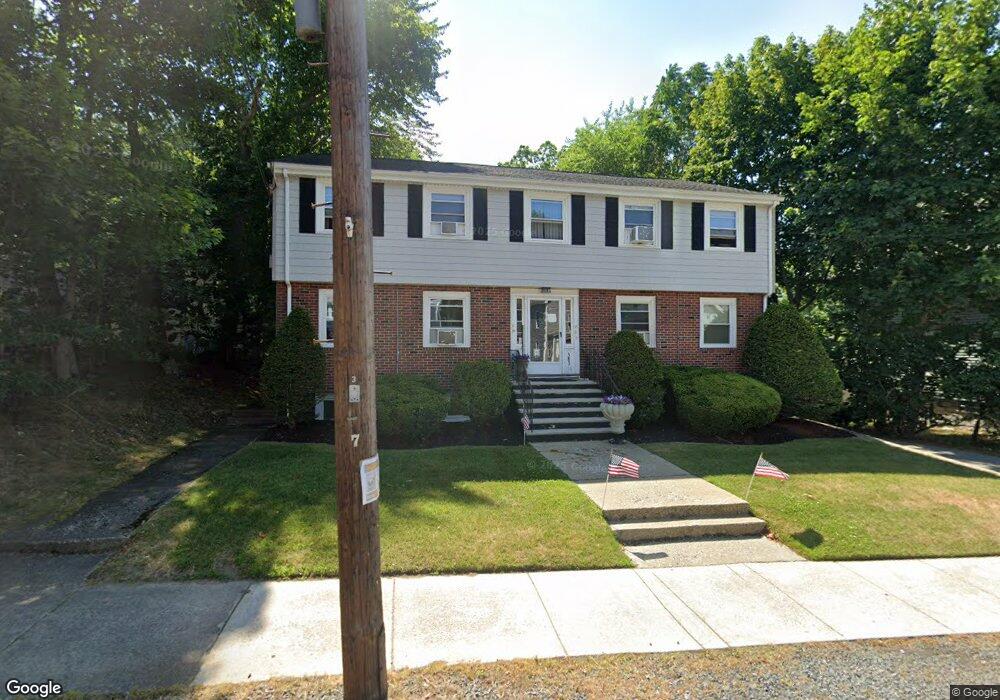 383 Central St unit 5, Saugus, MA 01906 - photo 1