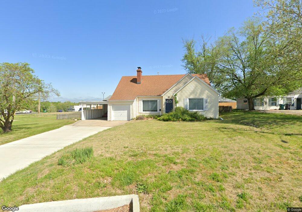 1203 Fisk Ave, Moberly, MO 65270 - photo 1