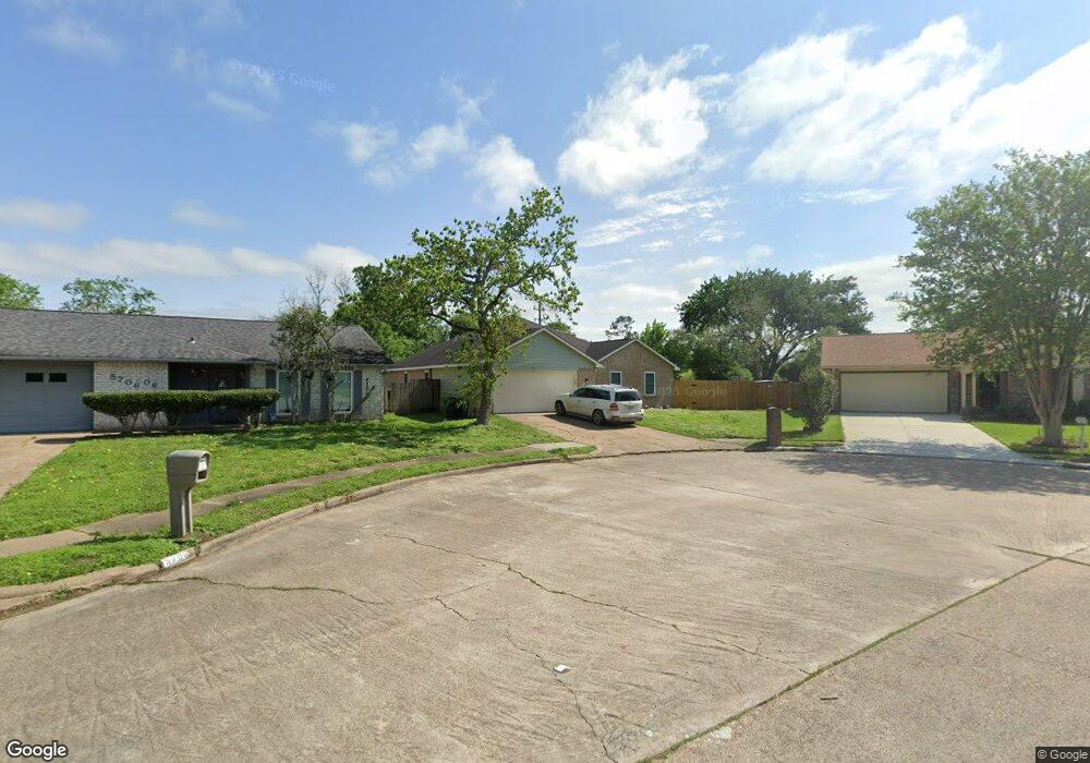 5702 Irish Hill Dr, Houston, TX 77053 - photo 1