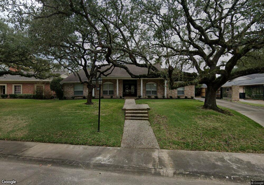 10323 Candlewood Dr, Houston, TX 77042 - photo 1