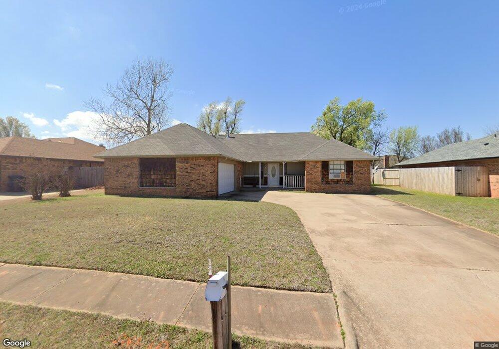 1901 Shelly Ct, Moore, OK 73160 - photo 1