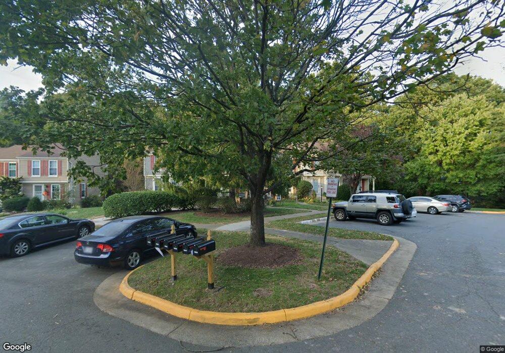 1633 Fieldthorn Dr, Reston, VA 20194 - photo 1