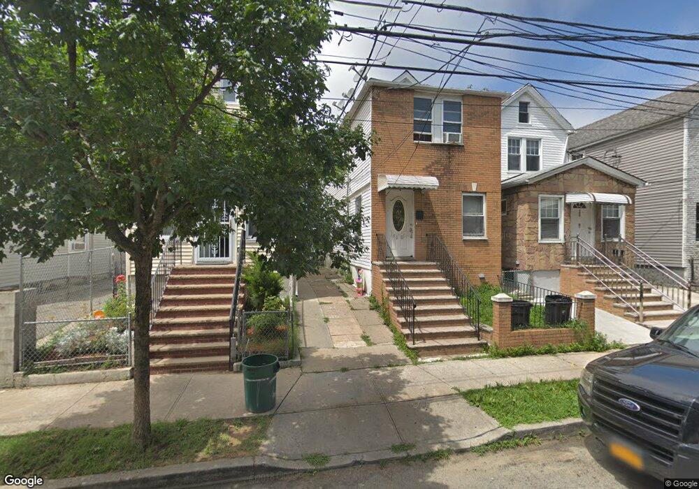 15081 116th Rd, Jamaica, NY 11434 - photo 1