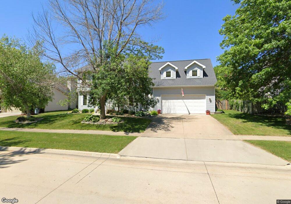 525 Birdsall Dr, Cedar Falls, IA 50613 - photo 1