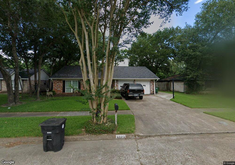 6923 Oak Bough Dr, Houston, TX 77088 - photo 1