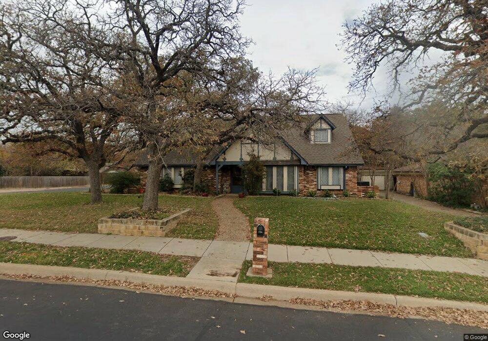 401 Warbler Dr, Bedford, TX 76021 - photo 1