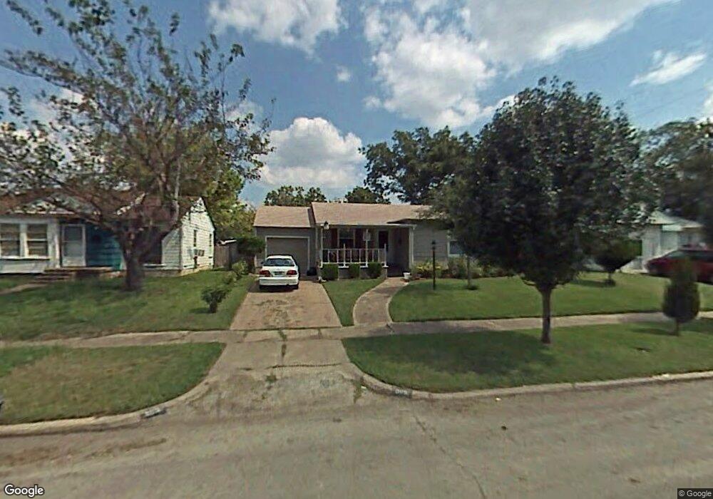 905 SW 5th St, Grand Prairie, TX 75051 - photo 1