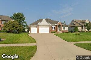 325 Phaeton Dr, Robins, IA 52328