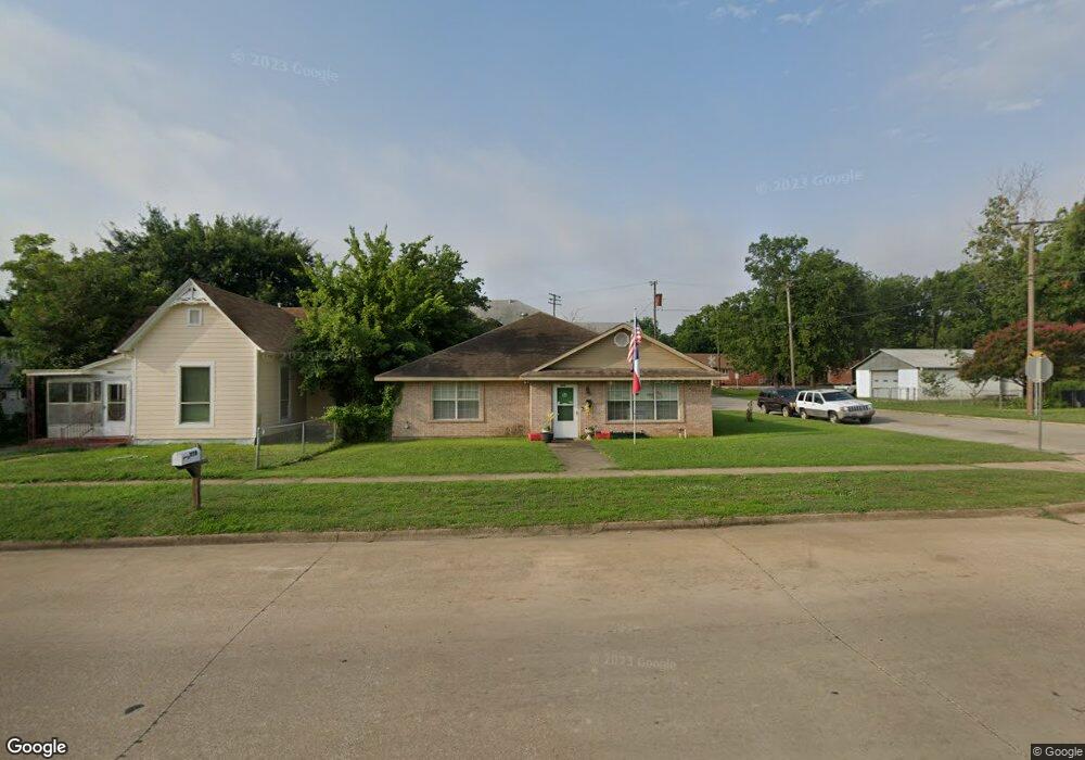 930 W Crawford St, Denison, TX 75020 - photo 1
