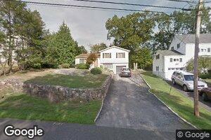 70 Mary Ln, Riverside, CT 06878