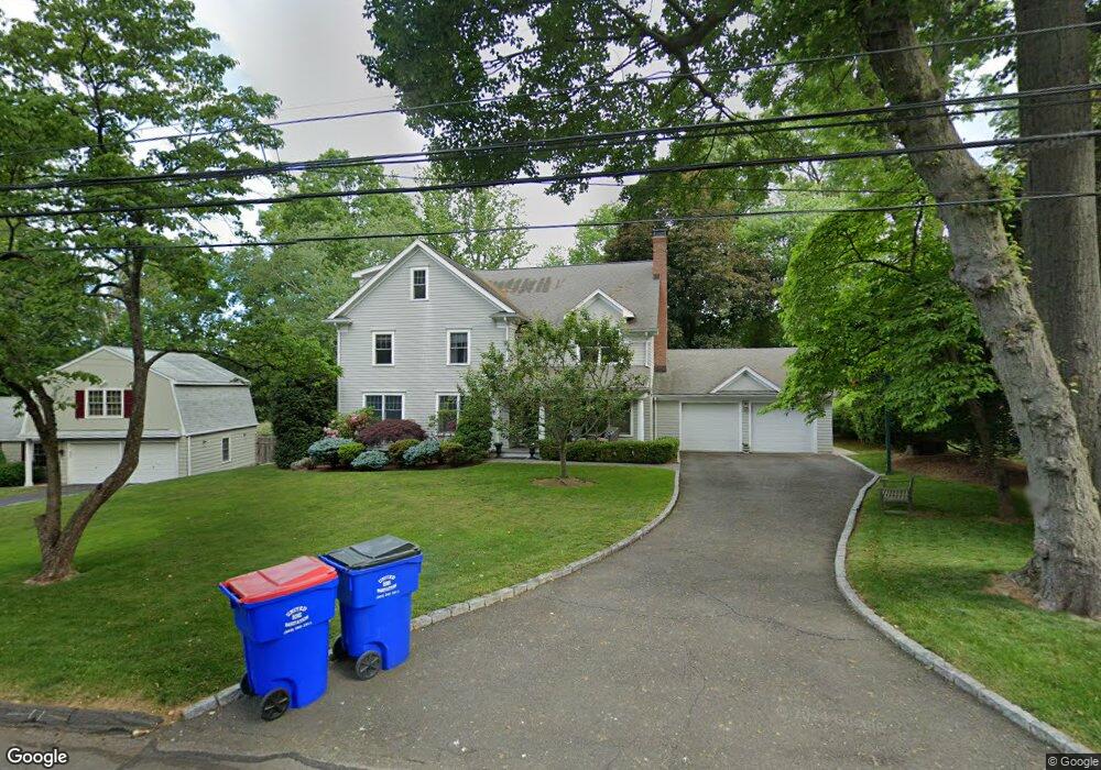 72 Stoneleigh Rd, Fairfield, CT 06825 - photo 1