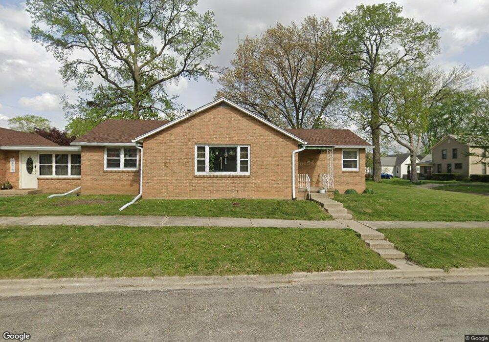 330 6th St, Lincoln, IL 62656 - photo 1