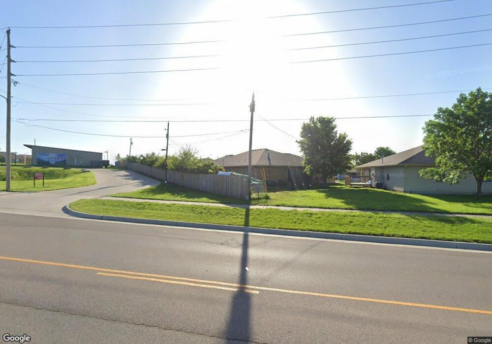 3727 SW Moundview Ct, Topeka, KS 66610 - photo 1