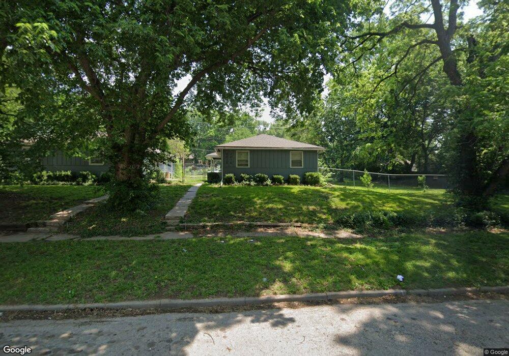 2618 SW Clay St, Topeka, KS 66611 - photo 1