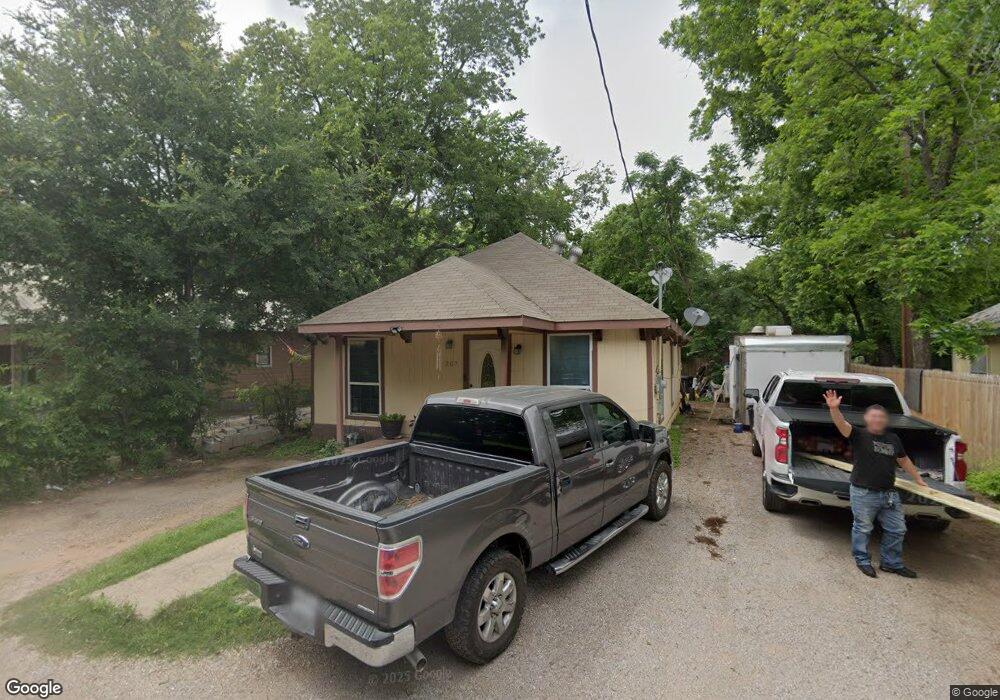207 Elizabeth St, Cleburne, TX 76031 - photo 1