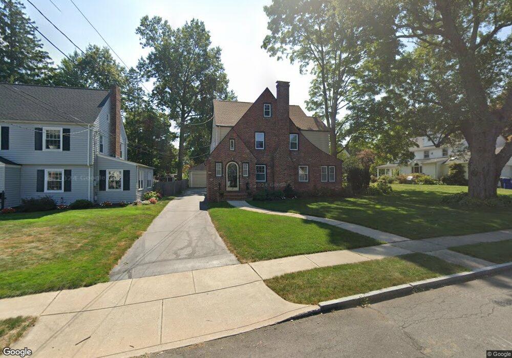 37 Linnard Rd, West Hartford, CT 06107 - photo 1