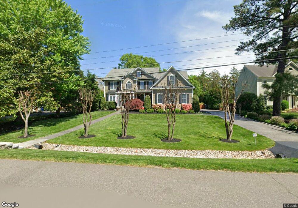 8701 Winthrop Dr, Alexandria, VA 22308 - photo 1