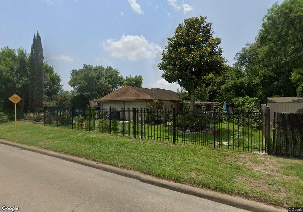 1906 Aldsworth Dr, Houston, TX 77088 - photo 1