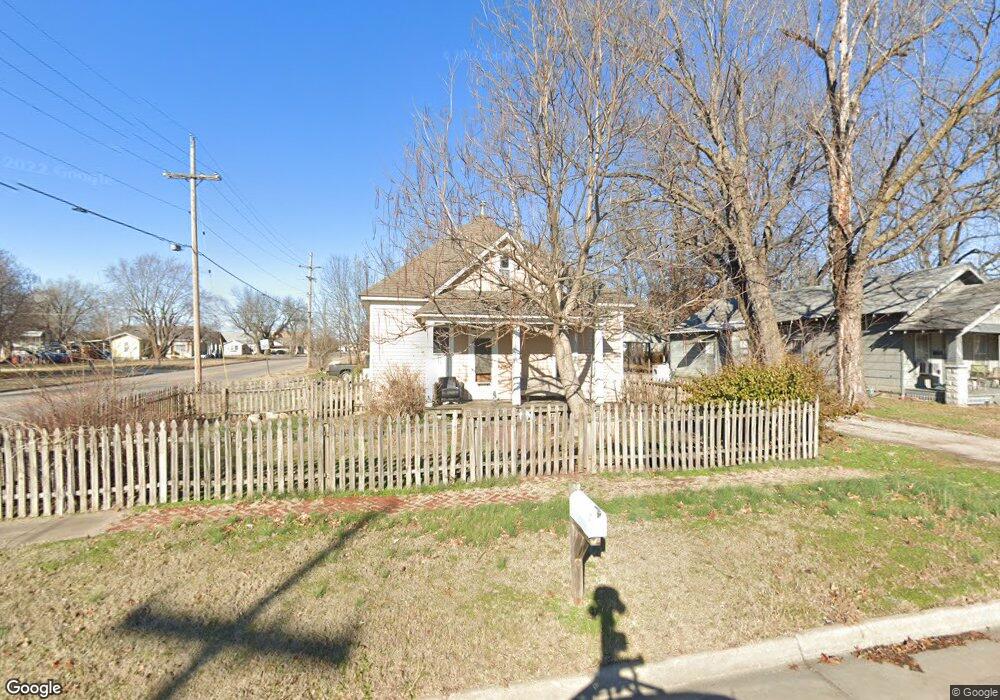2031 Appleton Ave, Parsons, KS 67357 - photo 1