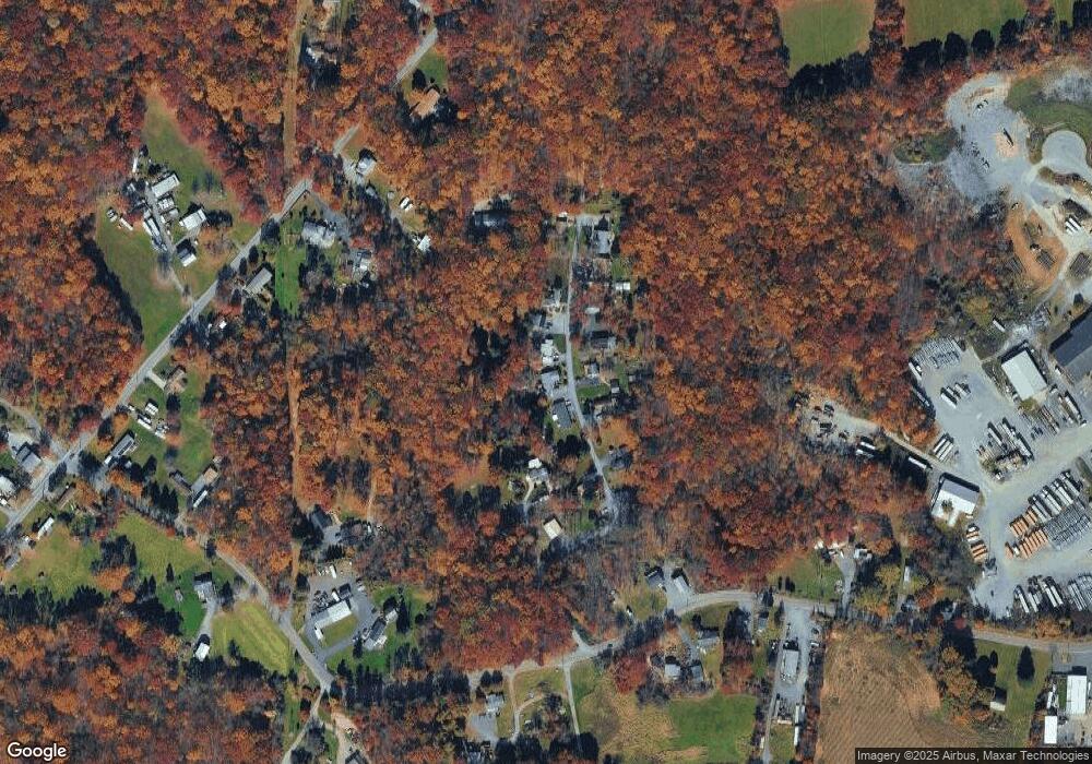 122 Whispering Acres Ln, Wind Gap, PA 18091 - photo 1