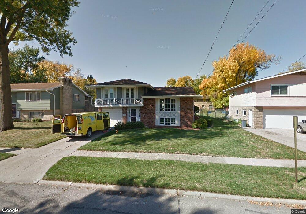 501 E 17th St N, Newton, IA 50208 - photo 1