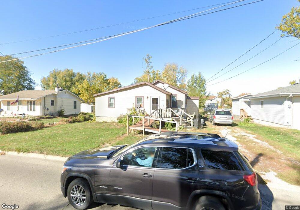 1102 N 8th Ave E, Newton, IA 50208 - photo 1