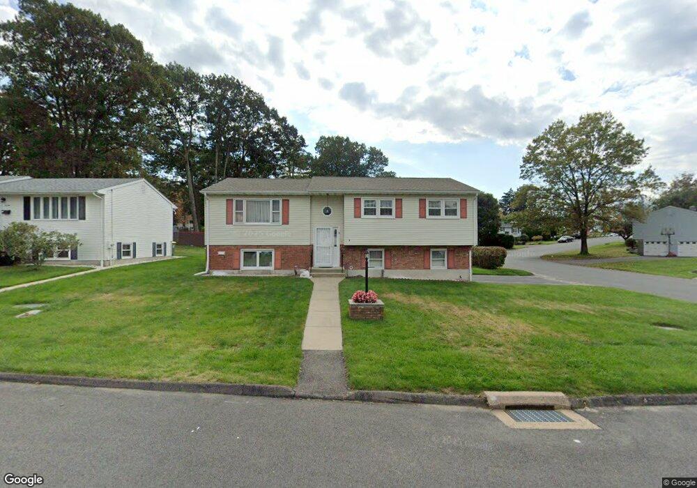 8 Coach Dr, Waterbury, CT 06708 - photo 1