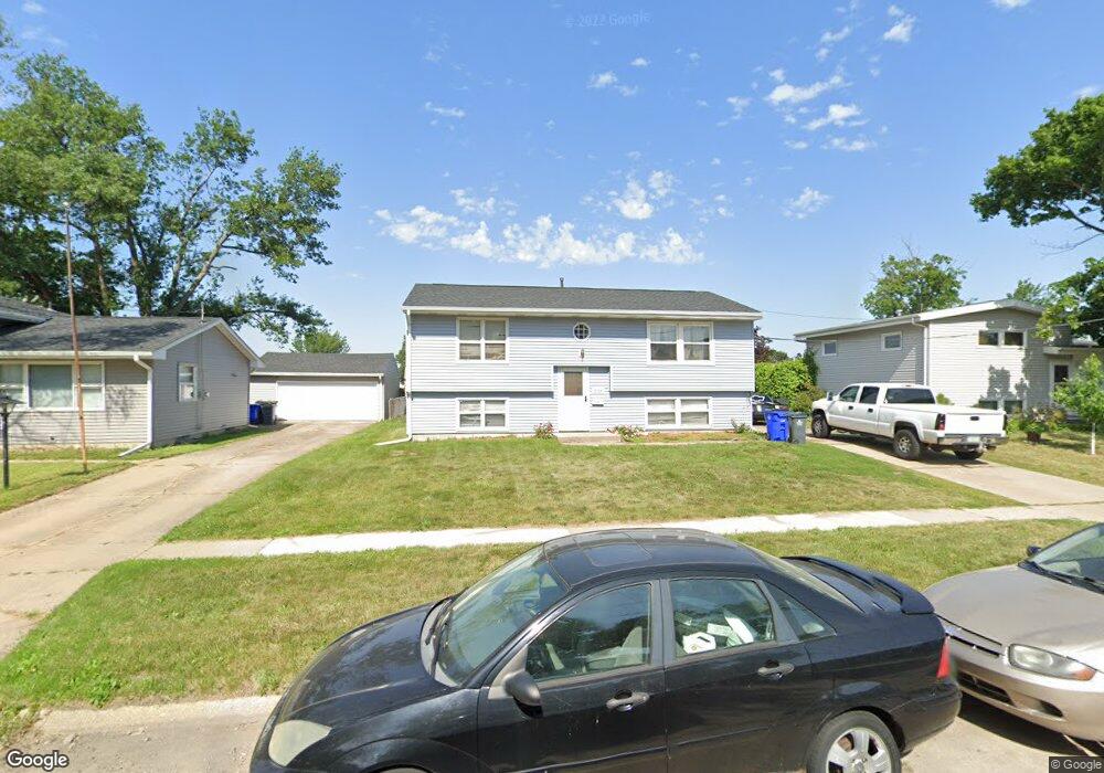 2106 Lauren Dr SW, Cedar Rapids, IA 52404 - photo 1