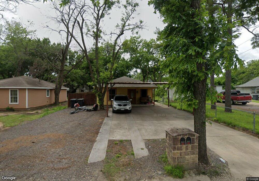 737 N Wilhite St, Cleburne, TX 76031 - photo 1