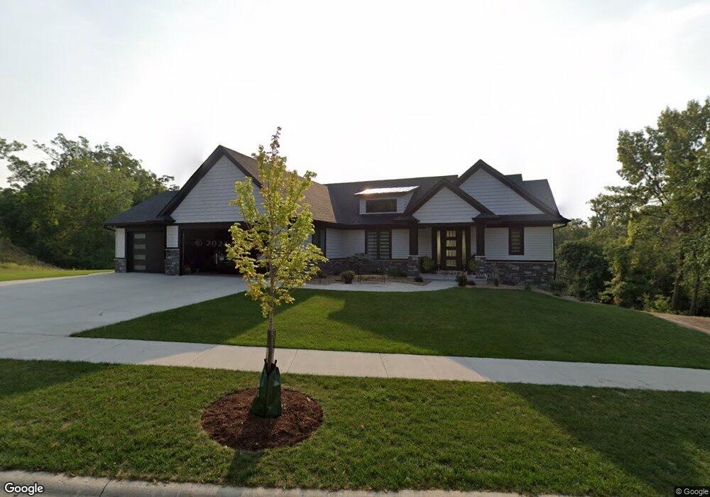 4345 Fawn Hill Ct SE, Cedar Rapids, IA 52403 - photo 1