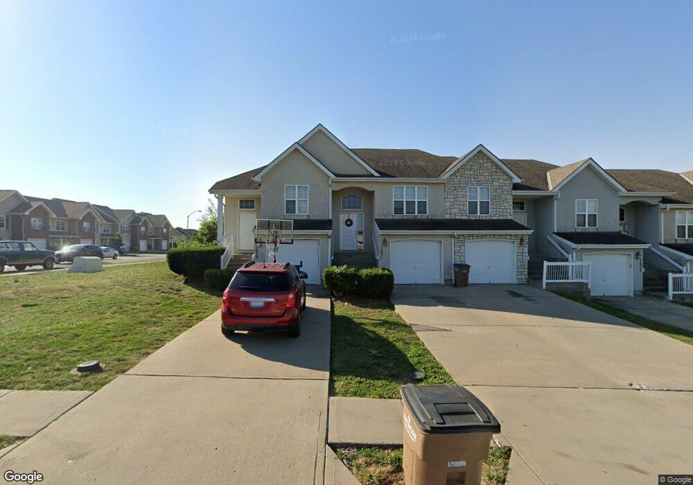 1621 Cinnabar Dr, Raymore, MO 64083 - photo 1