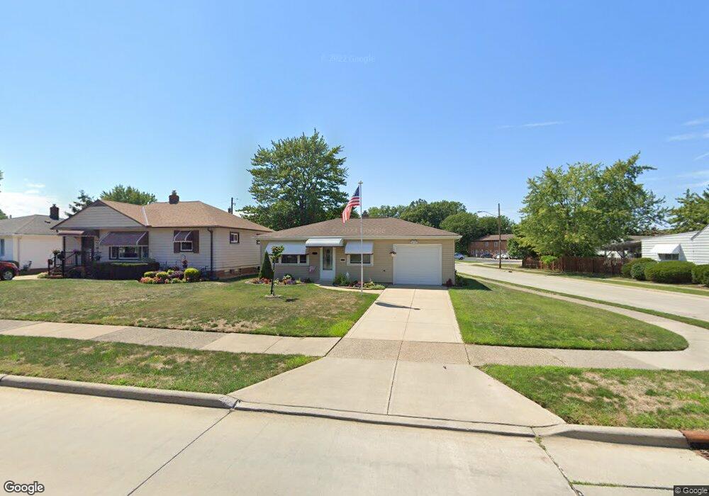 1792 Ridgeview Dr, Wickliffe, OH 44092 - photo 1