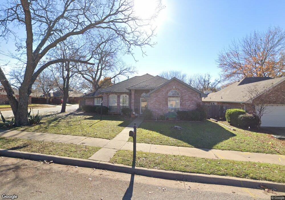 2520 Classic Ct W, Bedford, TX 76021 - photo 1