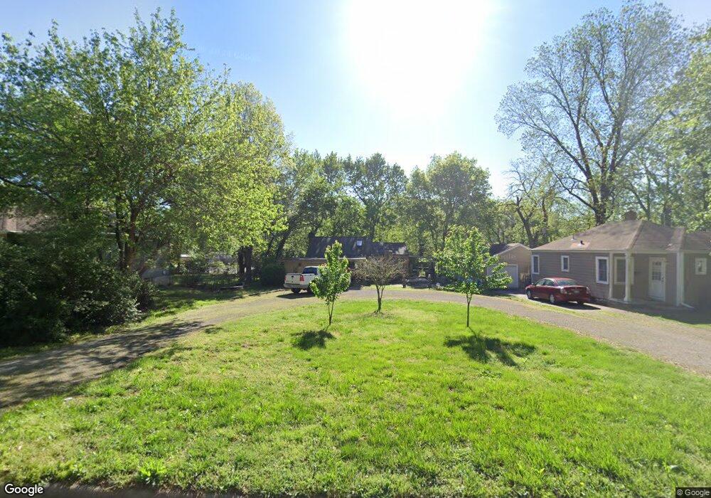 826 SW Hedgewood Ave, Topeka, KS 66606 - photo 1