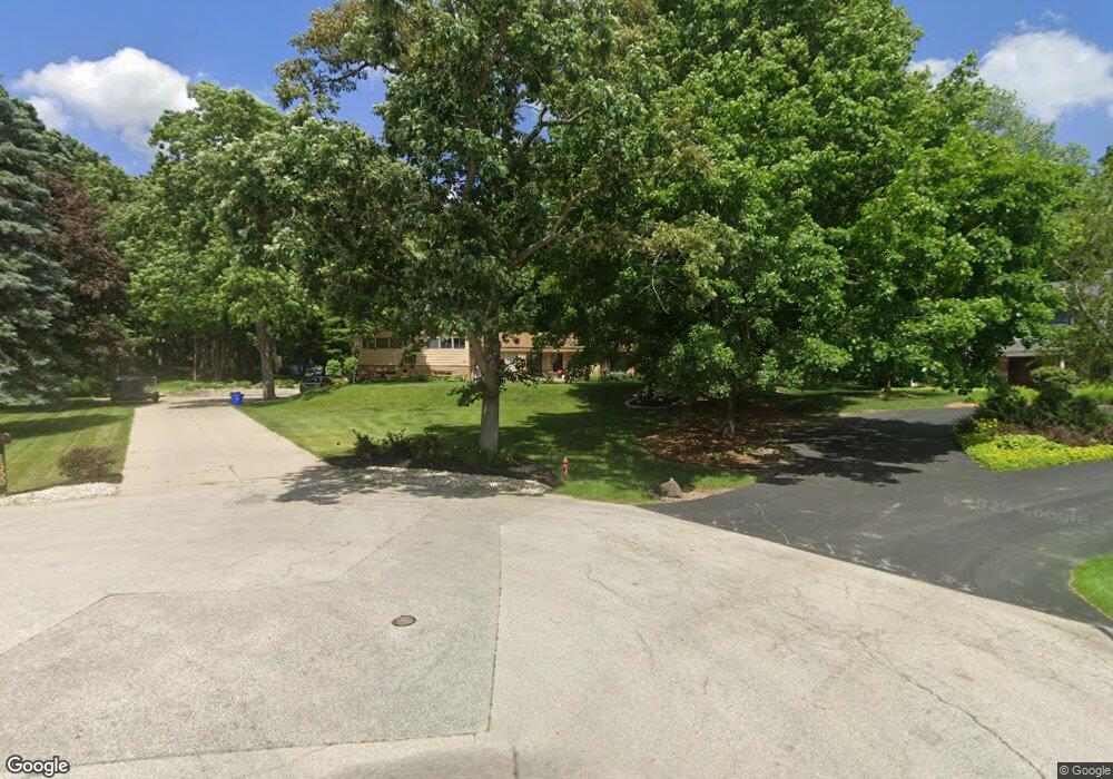 1650 Lindhurst Ct, Elm Grove, WI 53122 - photo 1