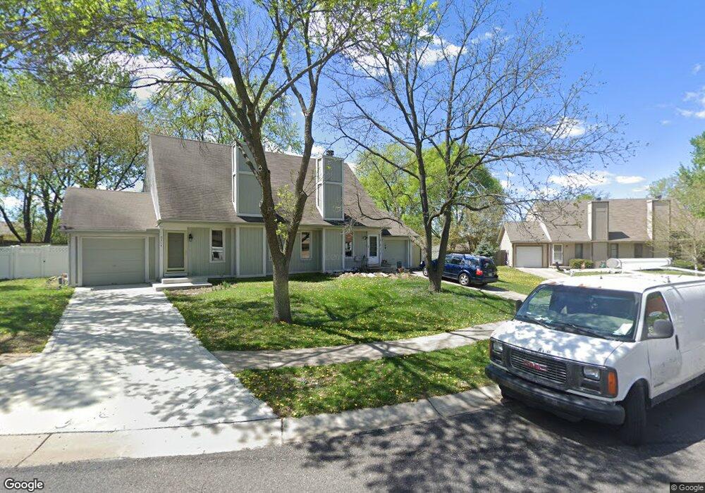 8812 Cottonwood St, Lenexa, KS 66215 - photo 1