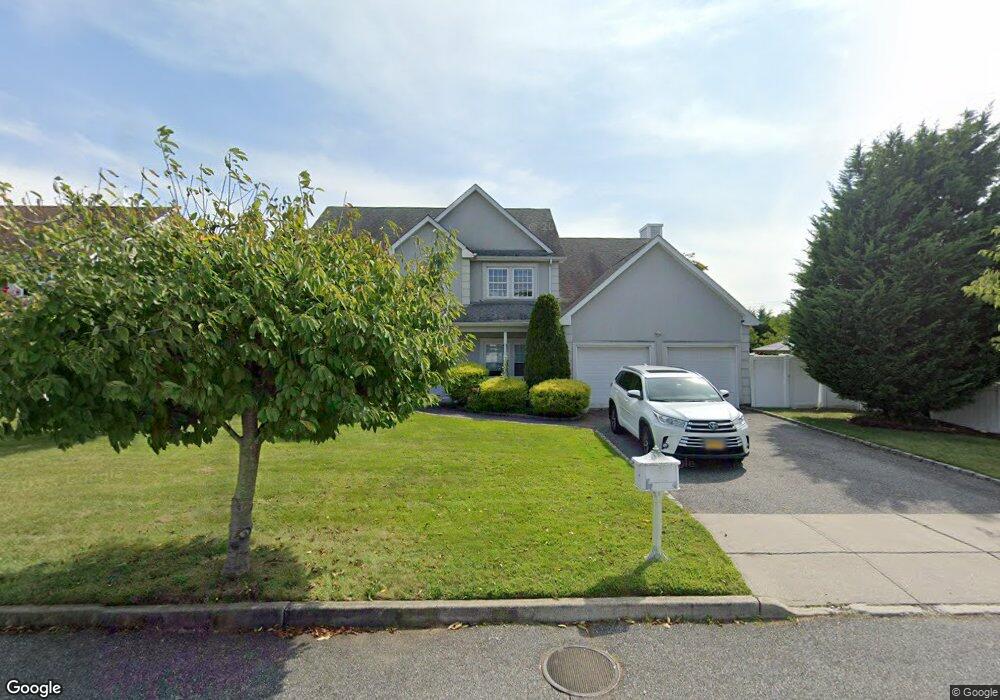 15 Sterns Ln, Copiague, NY 11726 - photo 1