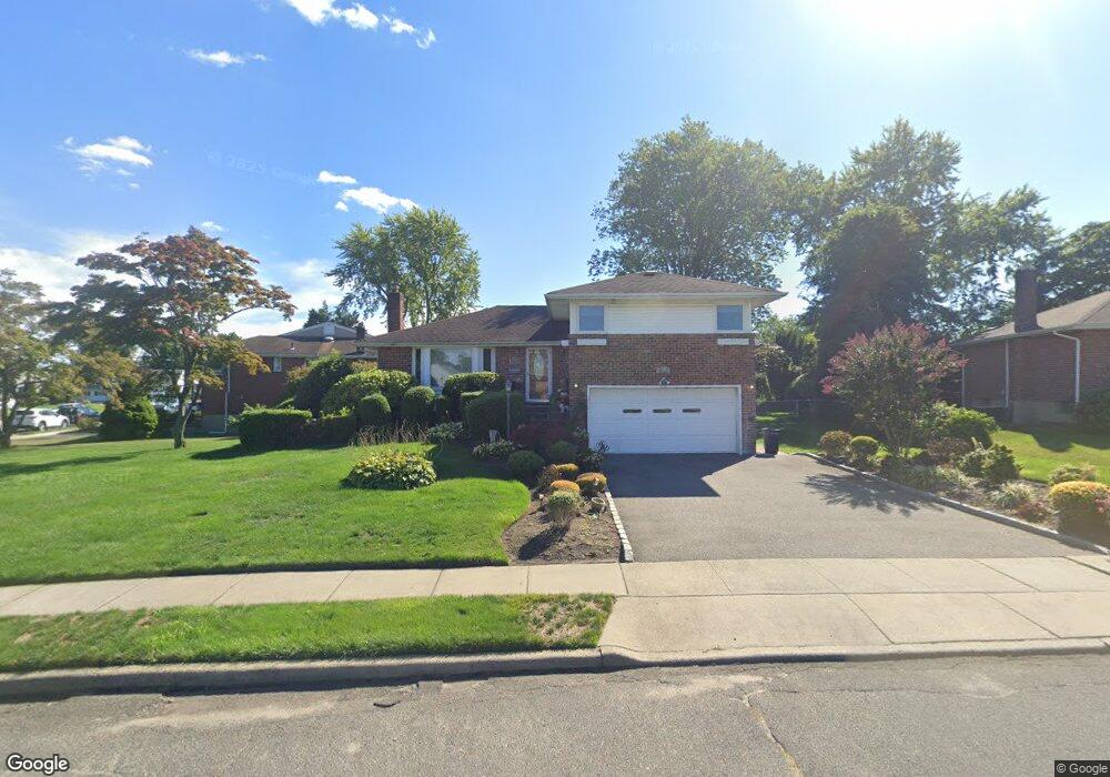110 Belmont Cir, Syosset, NY 11791 - photo 1