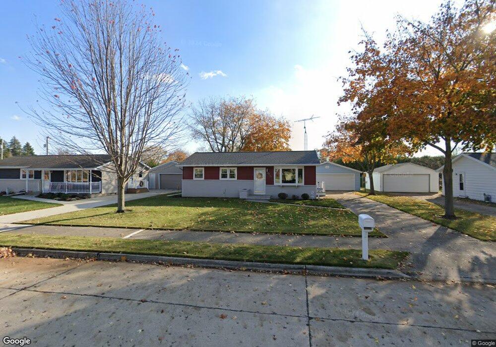 2915 43rd St, Two Rivers, WI 54241 - photo 1