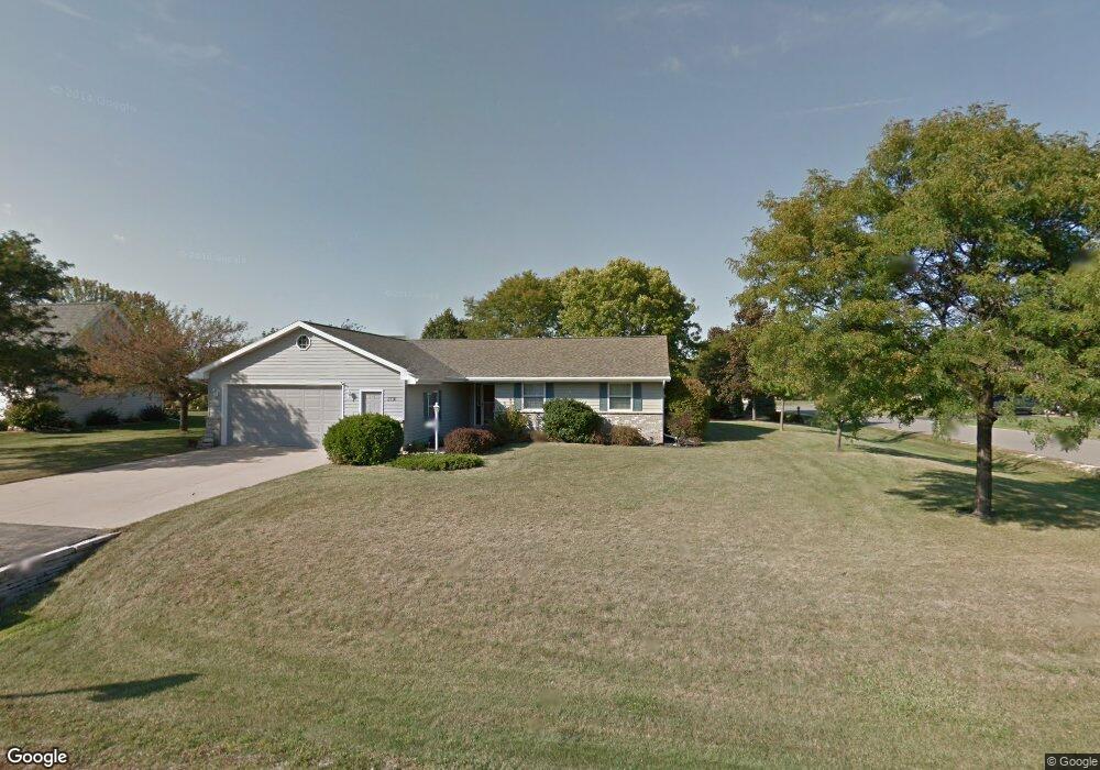 W2736 Ridgeview Ct, Appleton, WI 54915 - photo 1