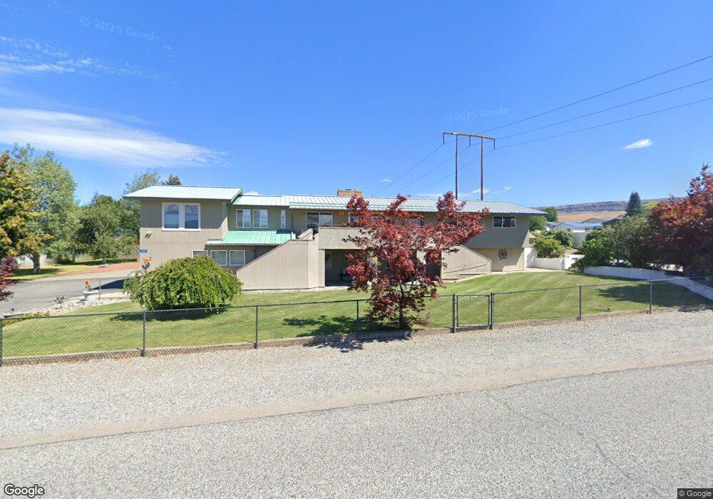 2031 5th St NE, East Wenatchee, WA 98802 - photo 1