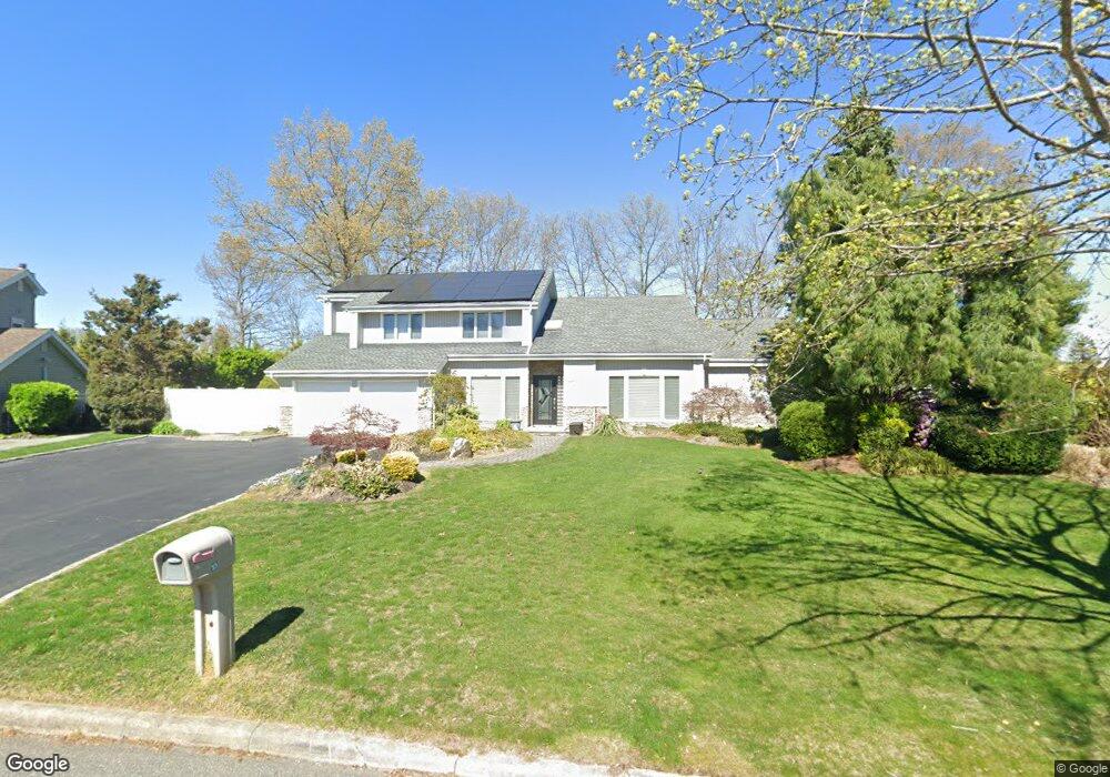 10 Pine Meadow Place, ComMacK, NY 11725 - photo 1
